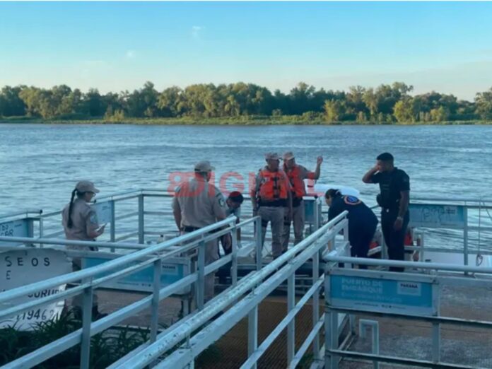 Rescataron con vida a un hombre que cayó al río Paraná. Foto: Prefectura Paraná