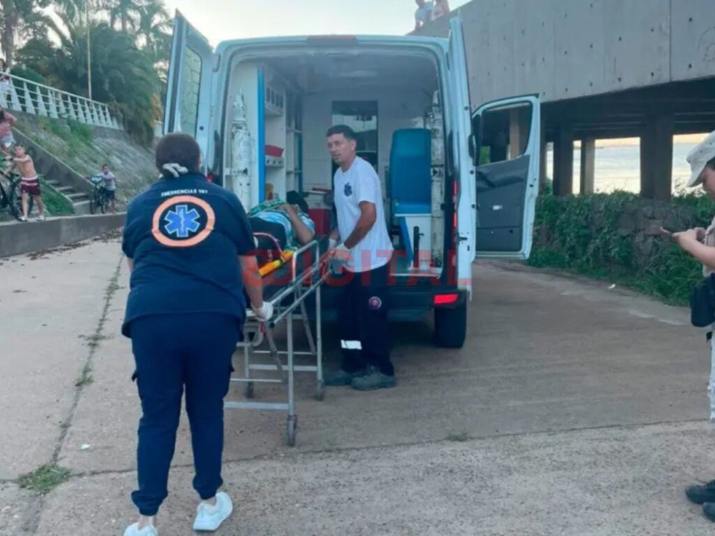 Rescataron con vida a un hombre que cayó al río Paraná. Foto: Prefectura Paraná