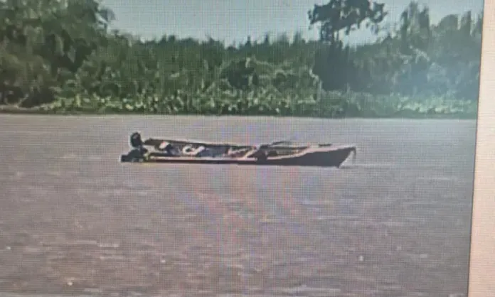 Hallaron una lancha a la deriva con dos hombres acribillados en el río Coronda Hallaron una lancha a la deriva con dos hombres acribillados en el río Coronda