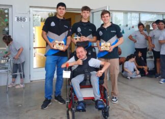 Alumnos de la EET Nº 3 adaptaron una silla de ruedas motorizada para el Instituto Igualar