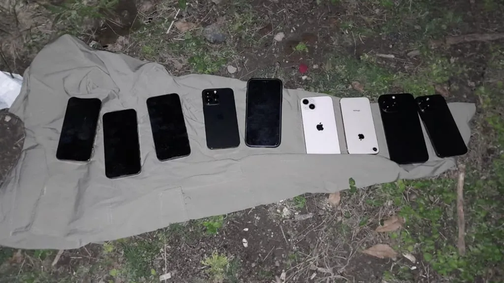Maniataron a un joven y le robaron 10 iPhone en un edificio céntrico