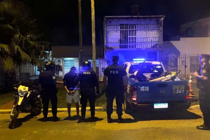 Joven intentó evadir un control policial en Concordia, realizó maniobras peligrosas en moto y terminó detenido