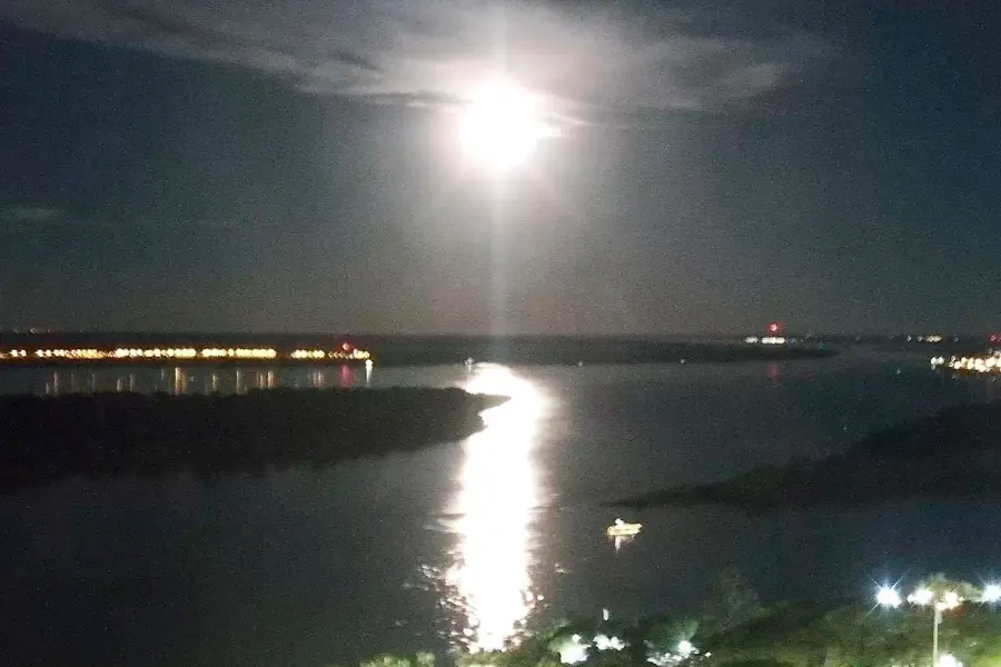 La Superluna en el cielo de Paraná.