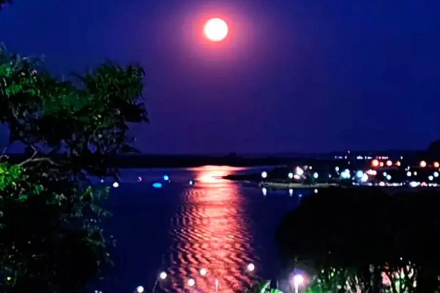 La Superluna en el cielo de Paraná.