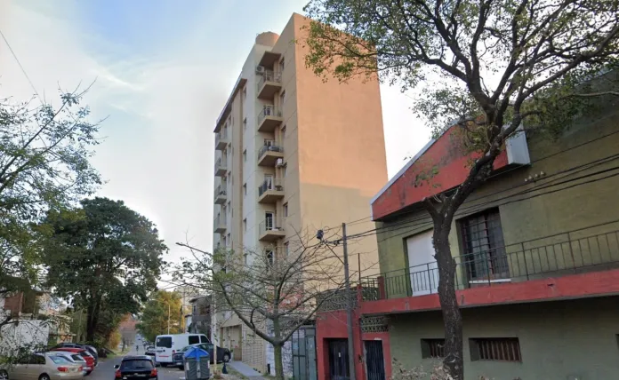 Maniataron a un joven y le robaron 10 iPhone en un edificio céntrico