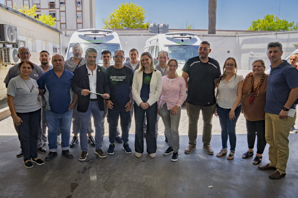 Hospitales de Paraná recibieron ambulancias. Foto: (GER)