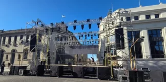 Así se prepara el escenario de "Viví 25 de Mayo". Foto: Ahora ER