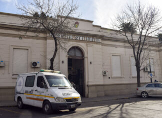 Denuncian a un policía por privación ilegítima de la libertad y graves lesiones a su pareja en Santa Elena El Hospital San Martín