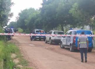 Homicidio en Colón: una bala atravesó la puerta de una vivienda y mató a un hombre Homicidio en Colón. Foto: Canal 5