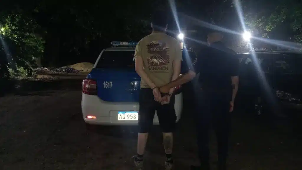 Maniataron a un joven y le robaron 10 iPhone en un edificio céntrico