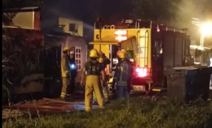 Dos mujeres murieron atrapadas en un incendio en una rotisería en Victoria. Foto: Carlos Manuel Pérez