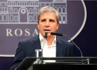 El Gobierno busca captar más financiamiento en pesos y dólares para cubrir vencimientos de deuda Ministro de Economía, Luis Caputo