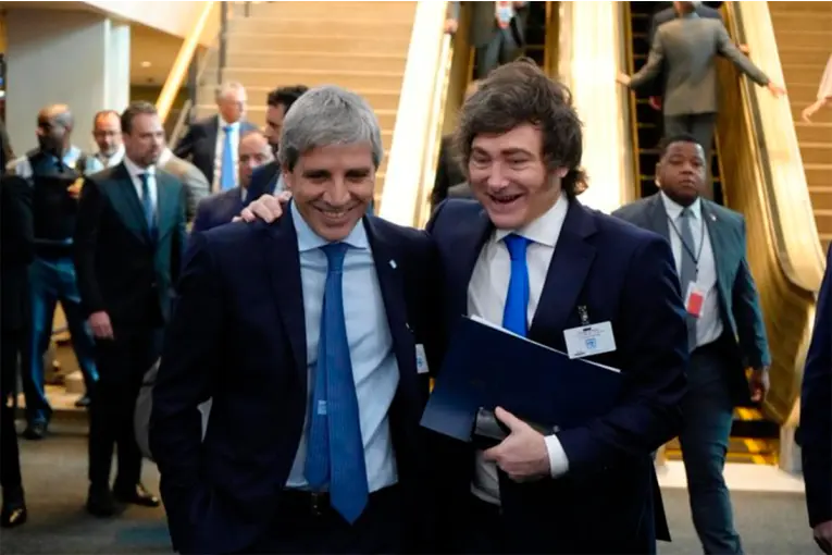 Luis Caputo y Javier Milei