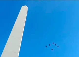 El vuelo rasante de los F16 sobre el Obelisco de Buenos Aires