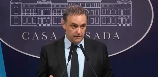 Manuel Adorni anuncia el informe tras la reunión del Consejo de Mayo