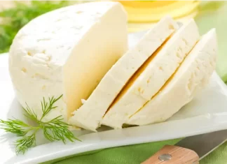 Alertaron por una bacteria en queso de una de las marcas más conocidas: riesgos para la salud