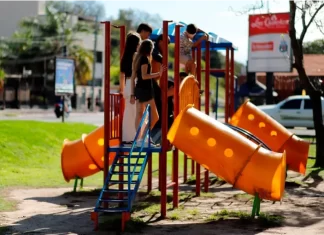 Buscan una familia en Entre Ríos para adoptar a tres hermanos que desean crecer juntos Entre Ríos abrió dos convocatorias para adopción: buscan familias para una niña de 6 años y un adolescente de 13