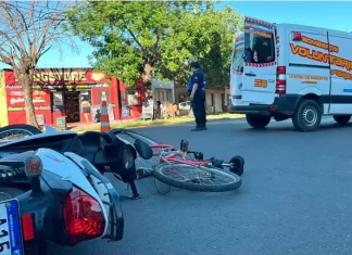 Siniestro vial en una esquina transitada. Foto: (Bomberos Voluntarios Paraná).