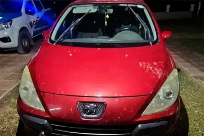 Robó el auto de un vecino en Paraná y viajó a Diamante para visitar a su novia Robó el auto de un vecino en Paraná y viajó a Diamante para visitar a su novia