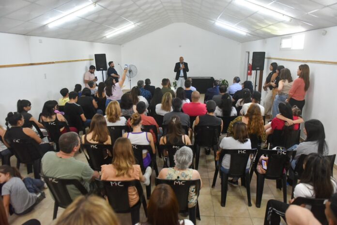 Entregaron diplomas a cuidadores de personas mayores en Colonia Avellaneda. Foto: (MCA)