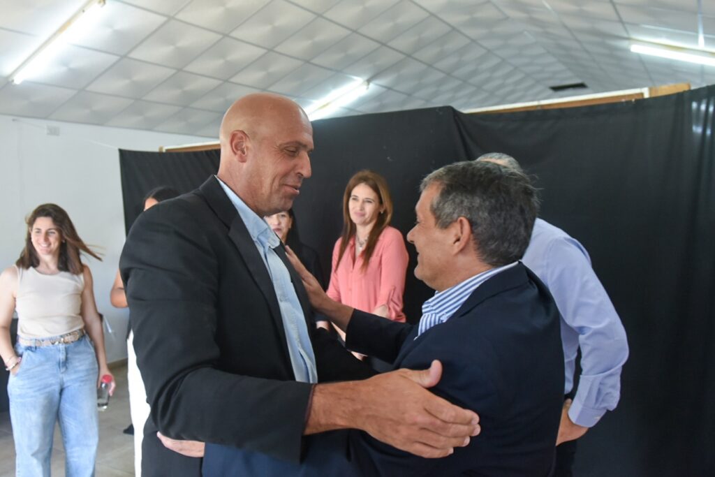 Entregaron diplomas a cuidadores de personas mayores en Colonia Avellaneda. Foto: (MCA)