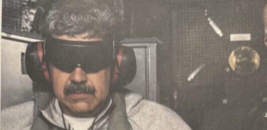 La primera foto de Nicolás Maduro tras su captura