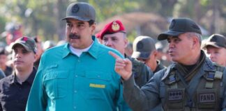 El líder chavista Nicolás Maduro junto al ministro de Defensa de Venezuela, Vladimir Padrino López. Foto: Reuters