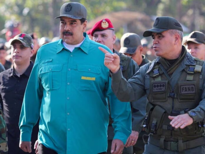 El líder chavista Nicolás Maduro junto al ministro de Defensa de Venezuela, Vladimir Padrino López. Foto: Reuters El líder chavista Nicolás Maduro junto al ministro de Defensa de Venezuela, Vladimir Padrino López. Foto: Reuters