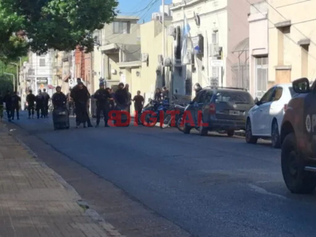 Incidentes frente a la División Minoridad de la Policía