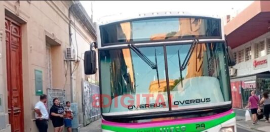 Murió el hombre que cayó al bajar de un colectivo. Foto: Elonce
