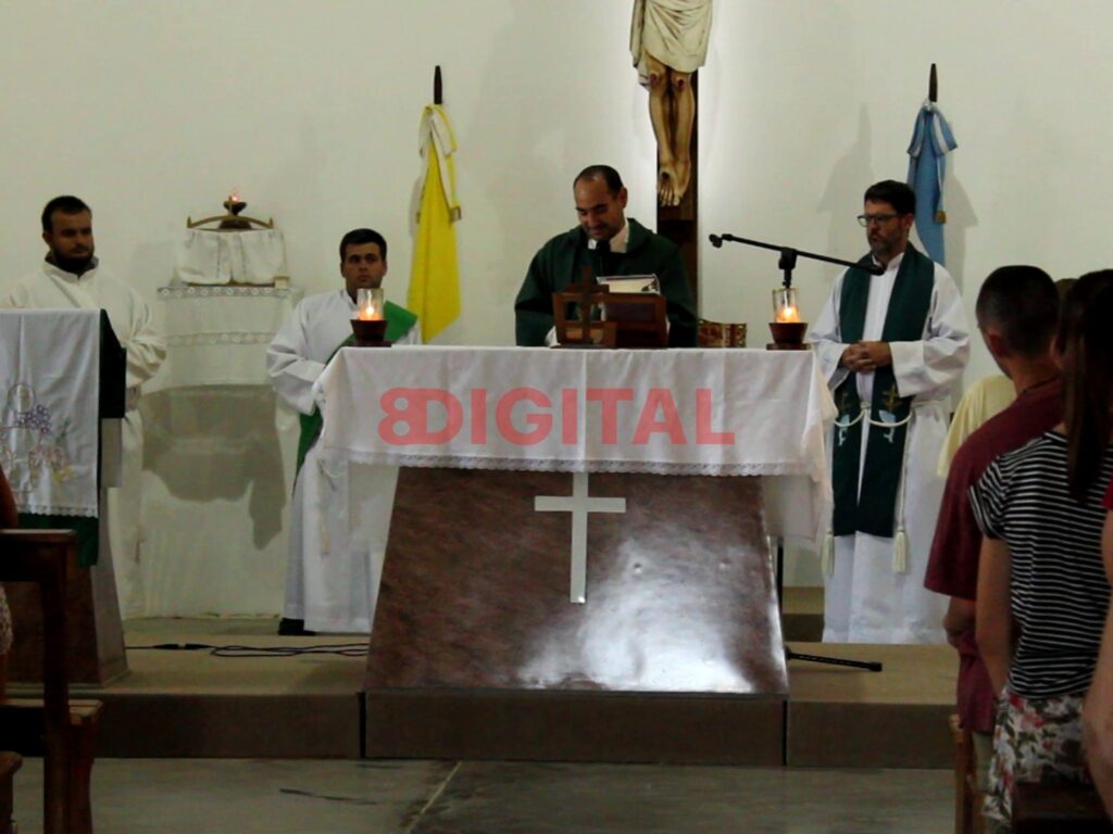 Emotiva misa de despedida misionera en Colonia Avellaneda tras. Foto: Elochodigital