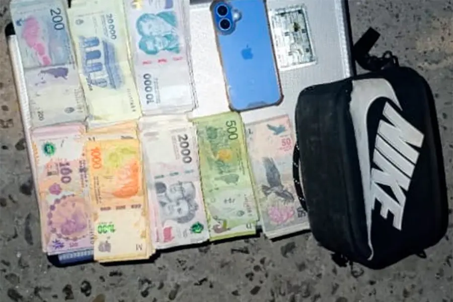 Huyó de la Policía, se ocultó en una casa y lo detuvieron con un arma cargada y una suma importante de dinero