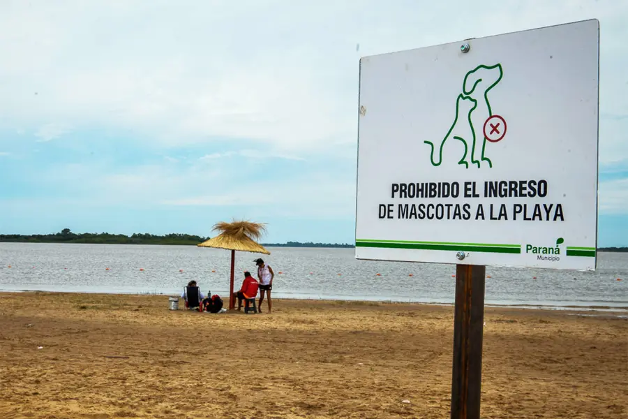 Restringen de manera preventiva el ingreso de mascotas al balneario Thompson en Paraná