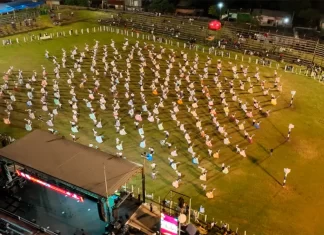 Con casi 600 bailarines, un ballet tiñó de celeste y blanco la segunda noche del Festival de Diamante Con casi 600 bailarines, un ballet tiñó de celeste y blanco la segunda noche del Festival de Diamante