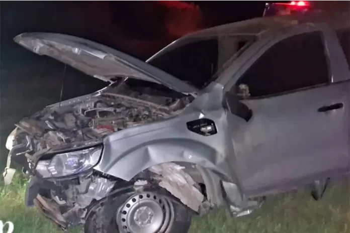Volcó una camioneta sobre la Ruta 12- Bomberos Voluntarios de Paraná Volcó una camioneta sobre la Ruta 12- Bomberos Voluntarios de Paraná