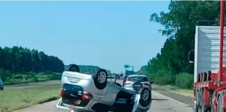Vuelco en la Ruta 14 a la altura de Federación: un auto perdió el control y quedó sobre la calzada