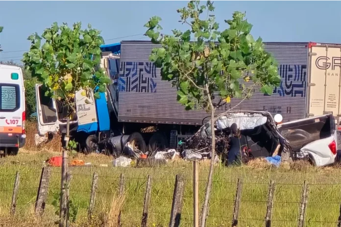 Tragedia vial sobre Ruta 18. Foto: Nueva Zona Tragedia vial sobre Ruta 18. Foto: Nueva Zona