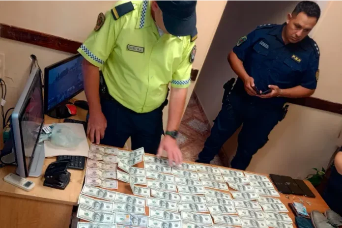 Dólares secuestrados en Ruta 12.