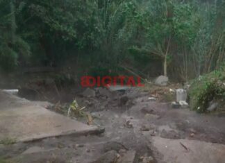 Rescataron a tres integrantes de familia arrastrada por el agua en Paraná. Foto: Elonce