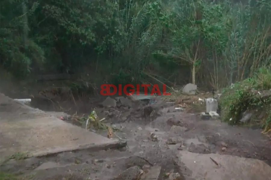 Rescataron a tres integrantes de familia arrastrada por el agua en Paraná. Foto: Elonce