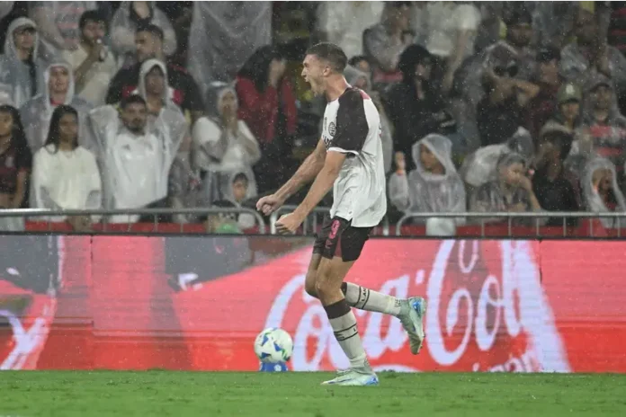 El festejo de Rodrigo Castillo. Foto: X oficial de Lanús.