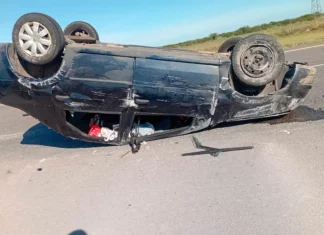 Volcó un auto en la Autovía 14 tras pinchar una rueda