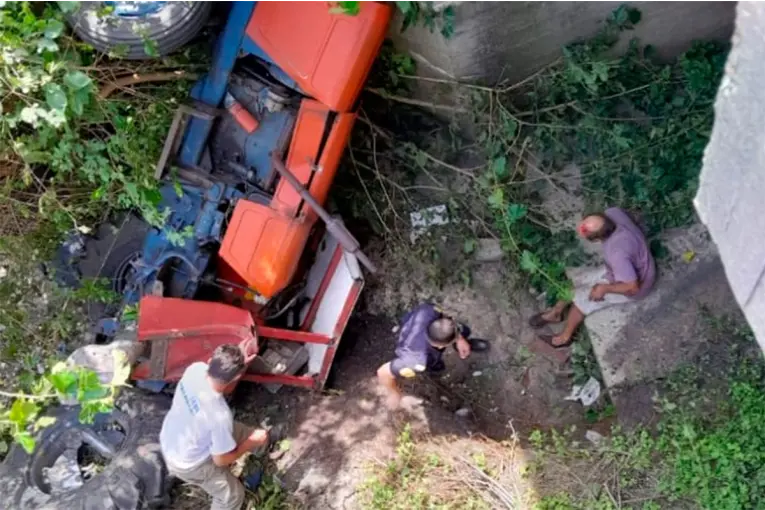 El hombre sufrió un traumatismo de cráneo y golpes.
