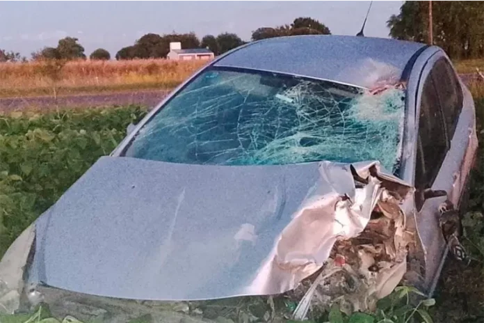 Un joven murió tras choque entre moto y auto en la madrugada
