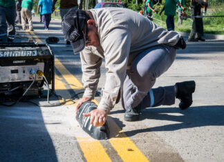 Realizan mejoras en la ciclovía del Acceso Sur de Paraná para reforzar la seguridad vial Realizan mejoras en la ciclovía del Acceso Sur de Paraná. Foto: (MdP)