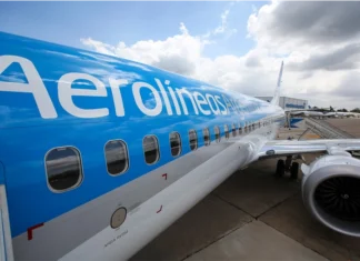 Aerolíneas Argentinas aplicará un recargo en los pasajes por la suba internacional del petróleo Aerolíneas Argentinas
