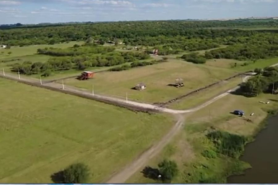 Ofrecen terreno en venta en Paraná.