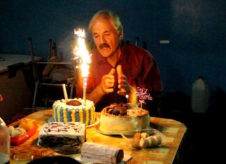 Alberto celebró sus 67 años con chamamé y amigos en Paso de la Arena Alberto celebró sus 67 años con chamamé y amigos en Paso de la Arena. Foto: El Mirador TV