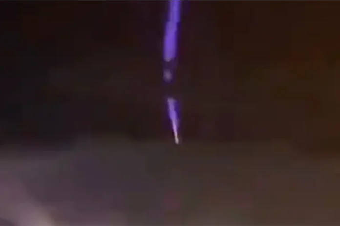 Un raro fenómeno “Blue Jet” iluminó el cielo de Tucumán. Foto: Redes Un raro fenómeno “Blue Jet” iluminó el cielo de Tucumán. Foto: Redes