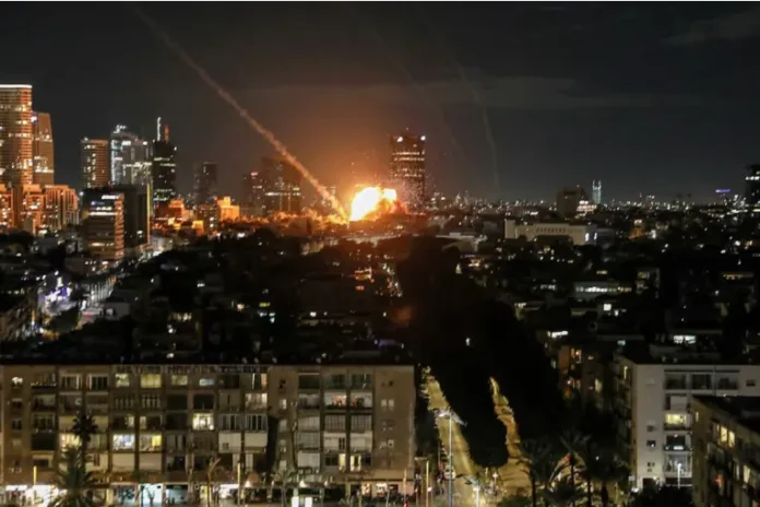 La embajada fue atacada en la noche de este lunes. La embajada fue atacada en la noche de este lunes.Foto: Infobae